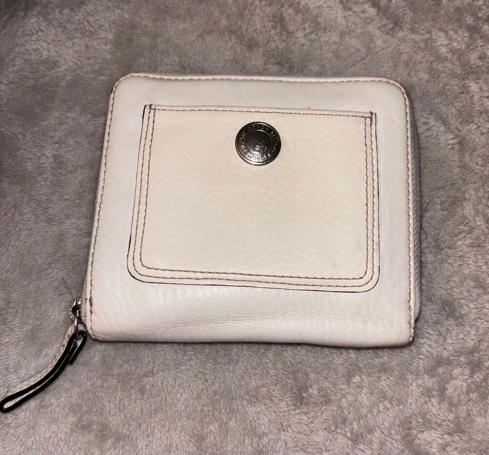 Coach Vintage Cream Leather Medium Zip Around Wallet Silver Medallion